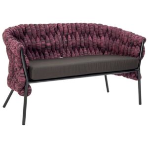 Sofá Kovak elaborado com tricô náutico e estrutura de alumínio.